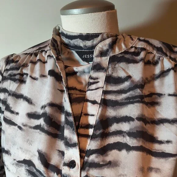 Abstract Print Button-Front Blouse - Picture 4 of 5